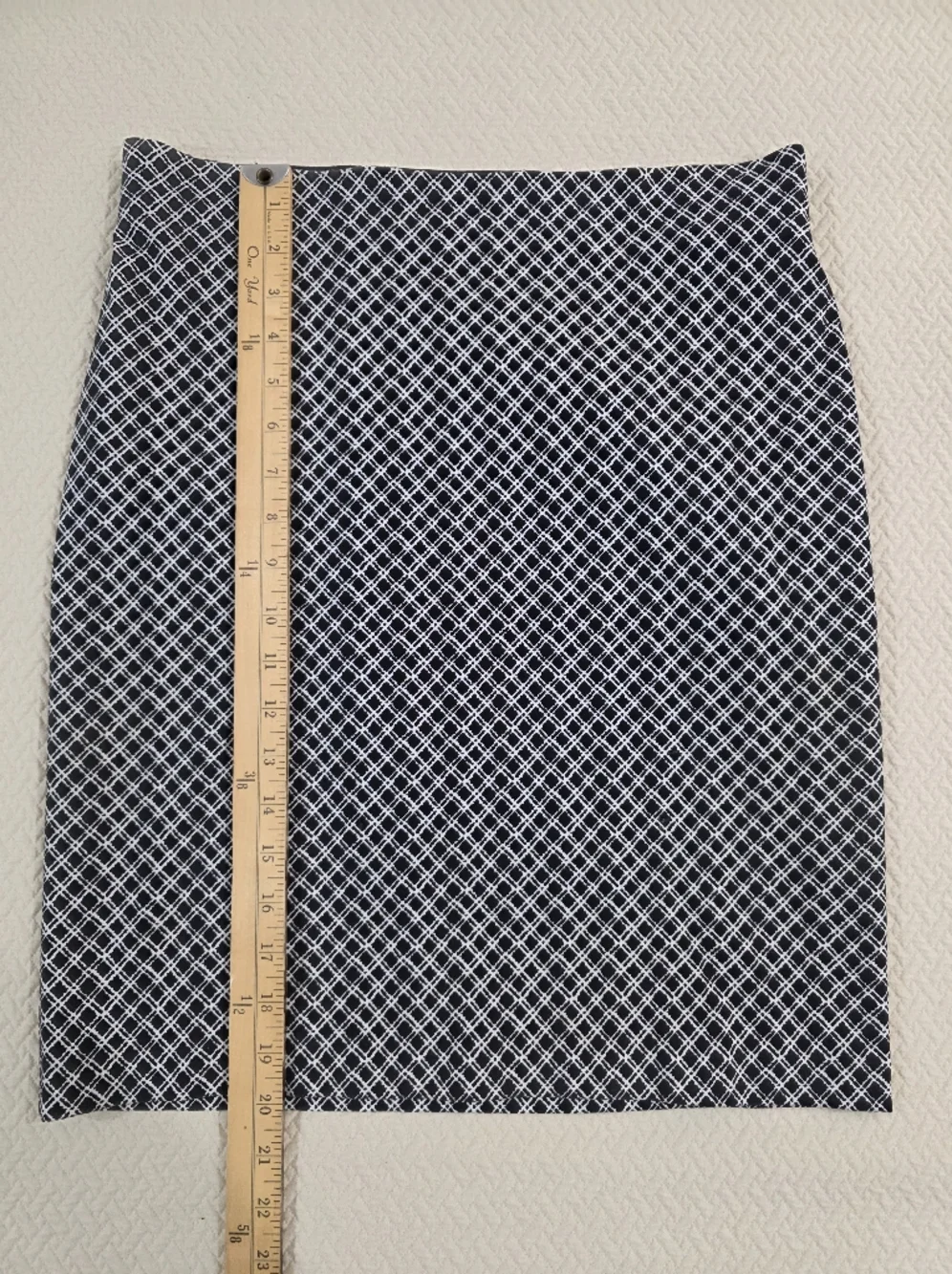 Studio Point Black & White Diamond Pattern Pencil Skirt - Size Medium